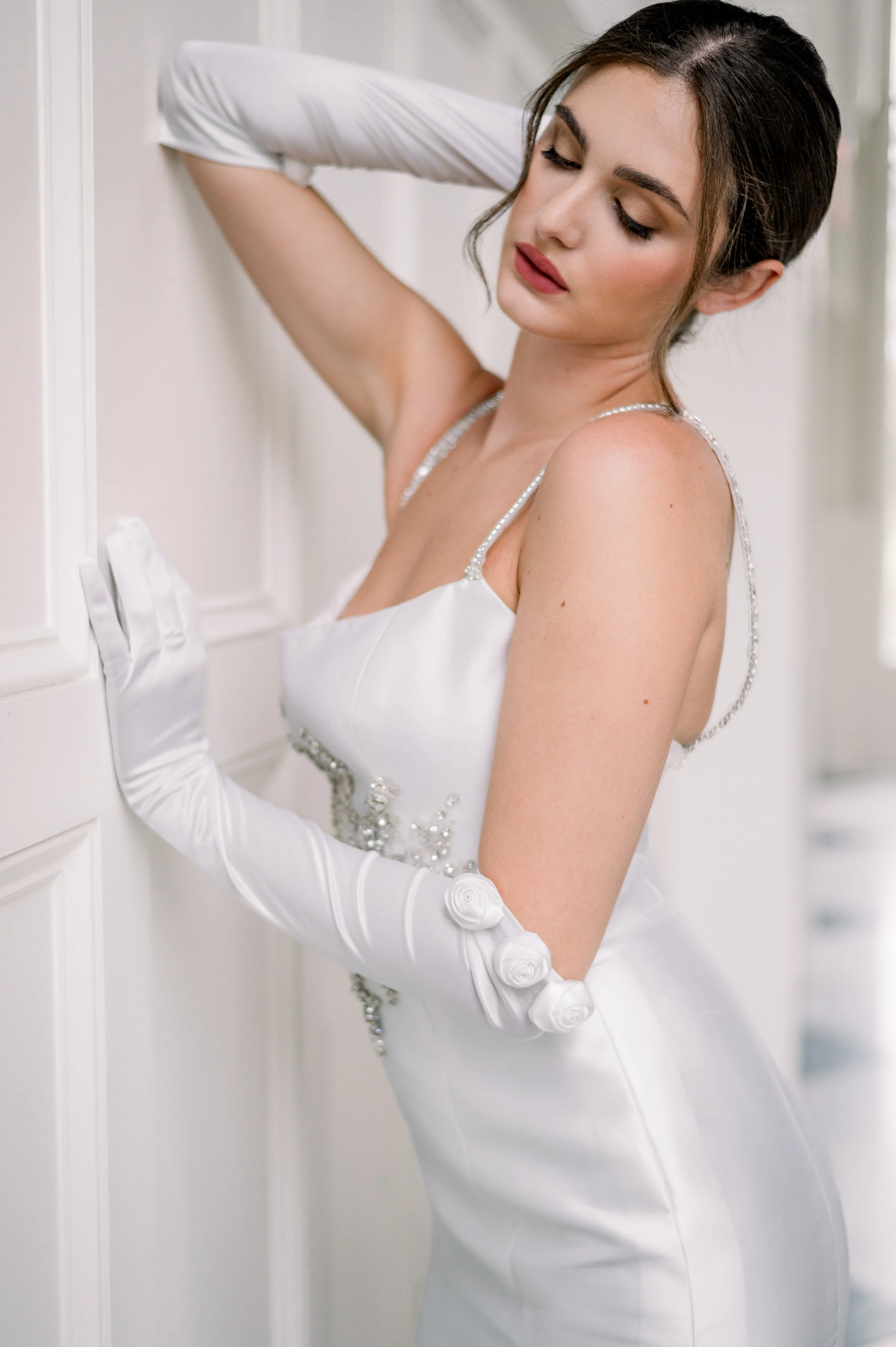 Victoria Rosette Gloves in White